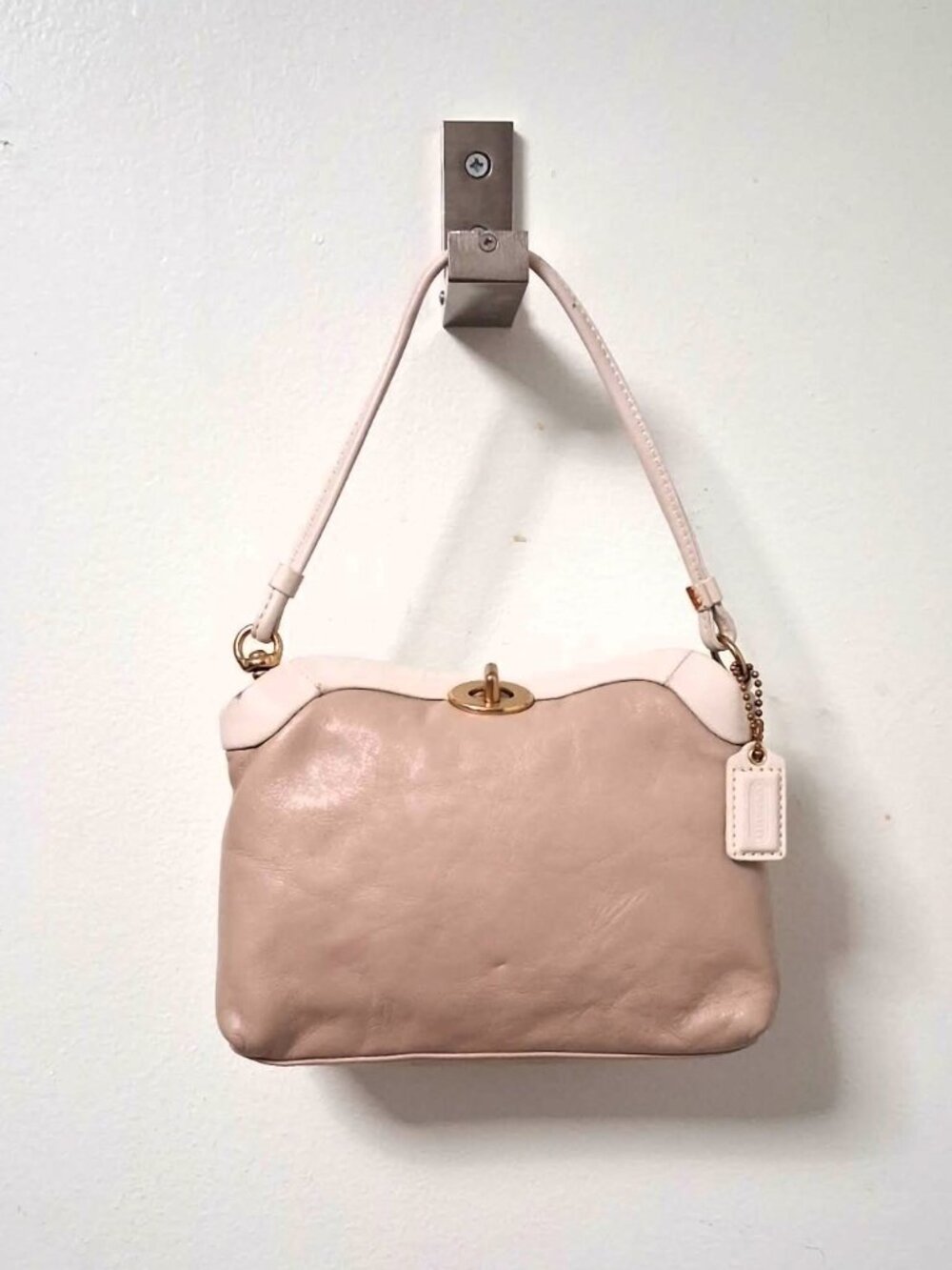 Coach Vintage Chelsea Gathered Leather Turnlock Wristlet Clutch Blush Beige Nude